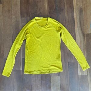 Uniqlo Gold long sleeve fleece top